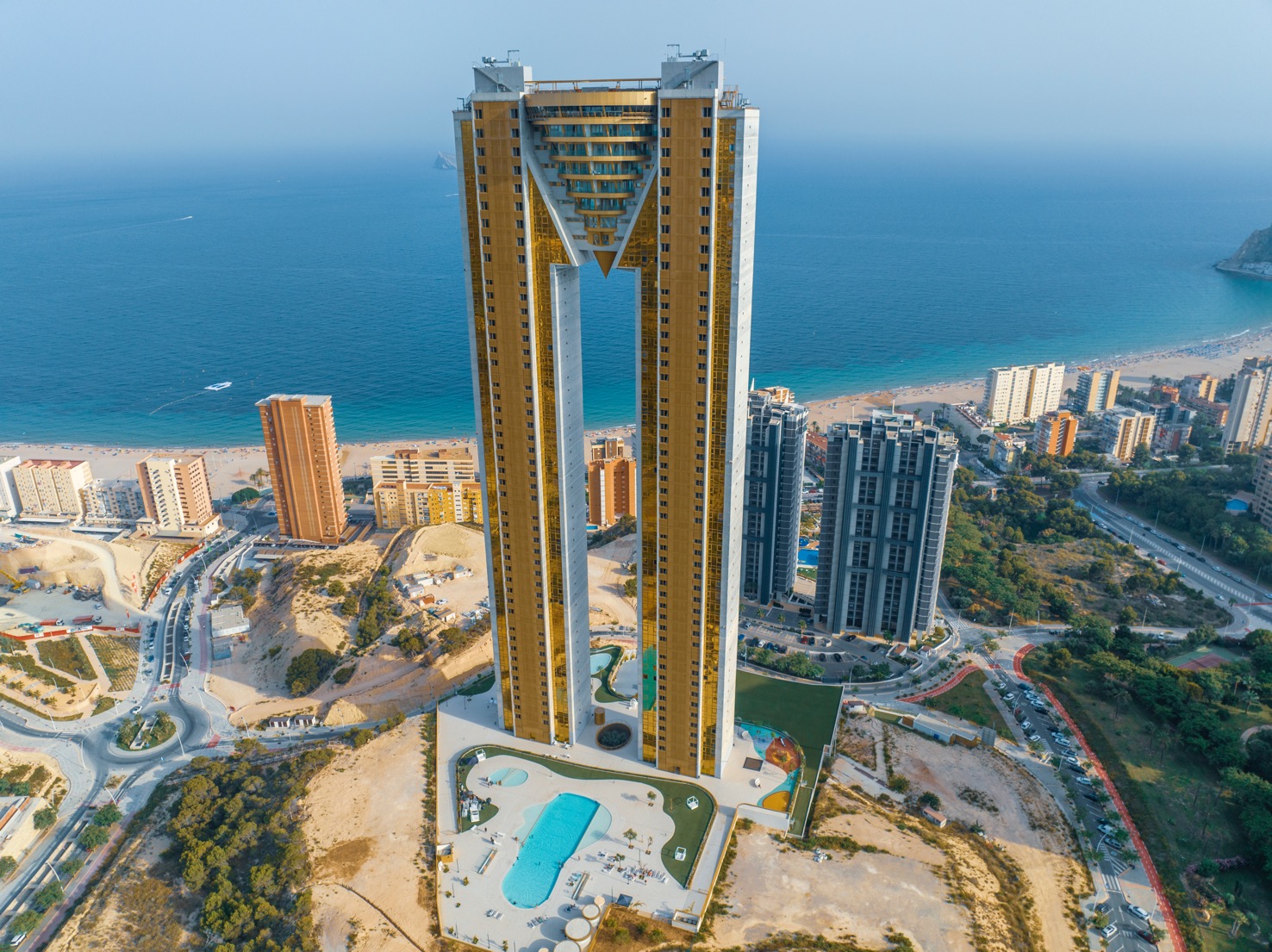 Intempo Sky Resort Benidorm — 47-piętrowy wieżowiec, jeden z najwyższych budynków mieszkalnych w Europie
