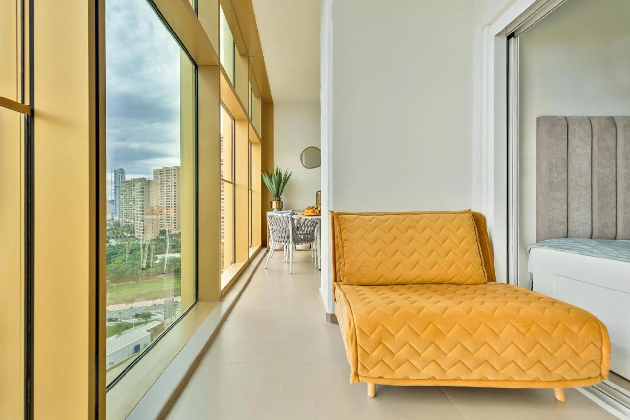 Taras 20 m² z panoramą Morza Śródziemnego — apartament Gold & Gris, Benidorm