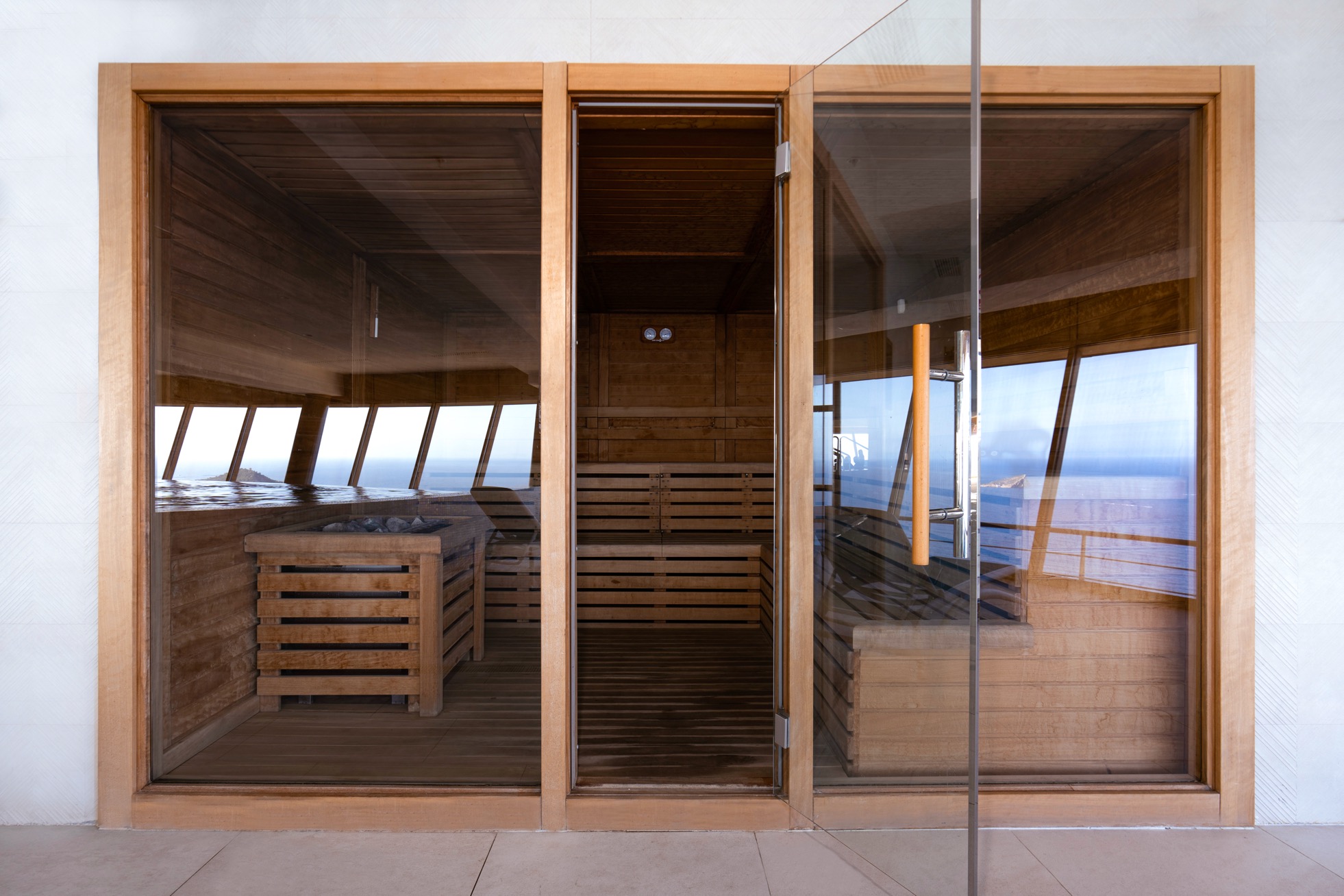 Szklana sauna z panoramą Morza Śródziemnego, Intempo Sky Resort Benidorm